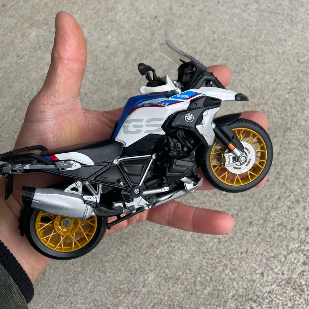 2019 BMW R1250 GS Diecast Motorcycle Model 1:12 Maisto - Picture 16 of 16